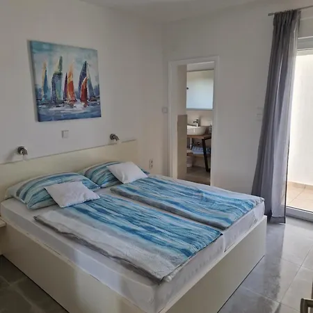 Apartment Devcic Palit