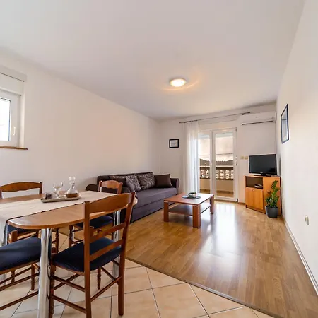 Apartment Devcic Palit