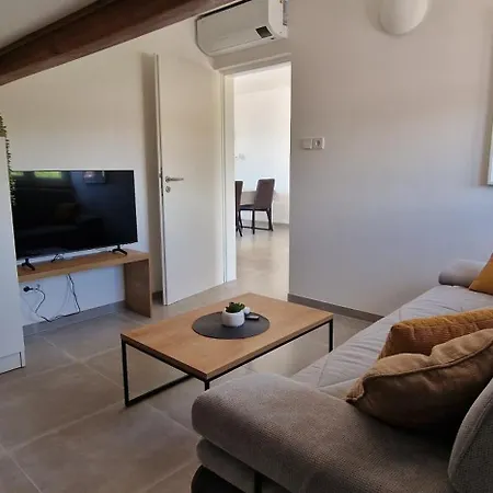 Apartment Devcic Palit